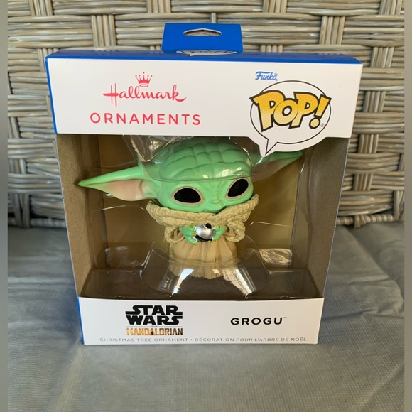 Hallmark Tree Ornament STAR WARS MANDALORIAN GROGU - Picture 1 of 4